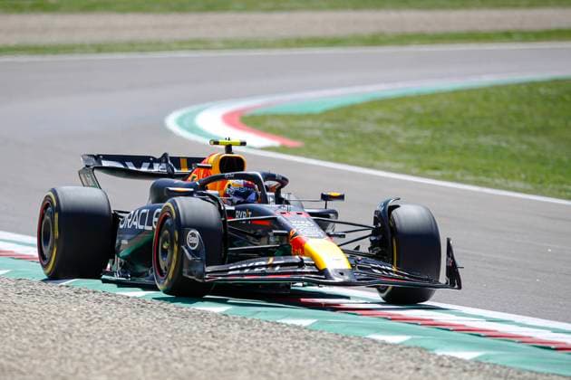 11 PEREZ Sergio (mex), Red Bull Racing RB20, action during the Formula 1 MSC Cruises Gran Premio del Made in Italy e Dell™Emilia-Romagne 2024, 7th round of the 2024 Formula One World Championship, WM, Weltmeisterschaft from May 17 to 19, 2024 on the Autodromo Enzo e Dino Ferrari, in Imola, Italy - F1 - EMILIA-ROMAGNA GRAND PRIX 2024 DPPI Panoramic  240518_R07_EMR_DP__F_12243