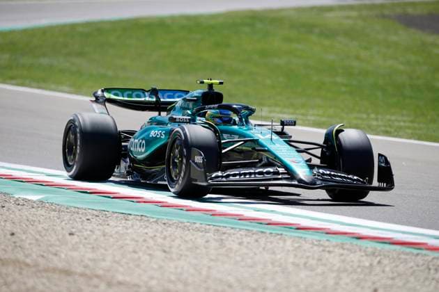 14 ALONSO Fernando (spa), Aston Martin F1 Team AMR24, action during the Formula 1 MSC Cruises Gran Premio del Made in Italy e Dell™Emilia-Romagne 2024, 7th round of the 2024 Formula One World Championship, WM, Weltmeisterschaft from May 17 to 19, 2024 on the Autodromo Enzo e Dino Ferrari, in Imola, Italy - F1 - EMILIA-ROMAGNA GRAND PRIX 2024 DPPI Panoramic  240518_R07_EMR_DP__F_12271