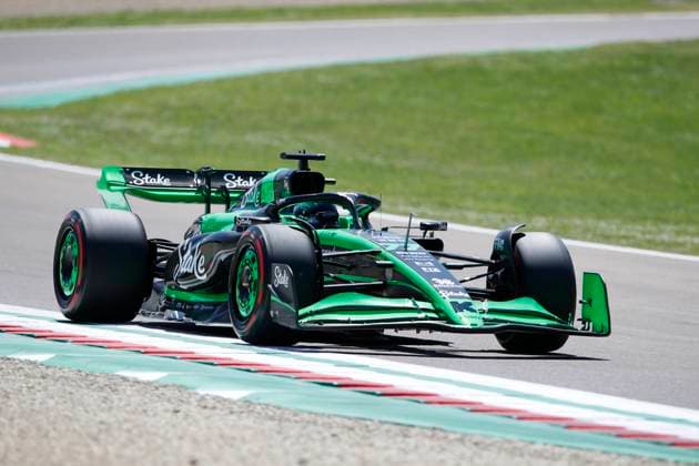 77 BOTTAS Valtteri (fin), Stake F1 Team Kick Sauber C44, action during the Formula 1 MSC Cruises Gran Premio del Made in Italy e Dell™Emilia-Romagne 2024, 7th round of the 2024 Formula One World Championship, WM, Weltmeisterschaft from May 17 to 19, 2024 on the Autodromo Enzo e Dino Ferrari, in Imola, Italy - F1 - EMILIA-ROMAGNA GRAND PRIX 2024 DPPI Panoramic  240518_R07_EMR_DP__F_12314