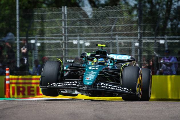 14 ALONSO Fernando (spa), Aston Martin F1 Team AMR24, action14 ALONSO Fernando (spa), Aston Martin F1 Team AMR24, action during the Formula 1 MSC Cruises Gran Premio del Made in Italy e Dell™Emilia-Romagne 2024, 7th round of the 2024 Formula One World Championship, WM, Weltmeisterschaft from May 17 to 19, 2024 on the Autodromo Enzo e Dino Ferrari, in Imola, Italy - F1 - EMILIA-ROMAGNA GRAND PRIX 2024 DPPI Panoramic  240518_R07_EMR_DP_XB3_0388