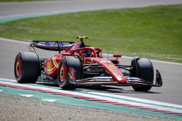 55 SAINZ Carlos (spa), Scuderia Ferrari SF-24, action during the Formula 1 MSC Cruises Gran Premio del Made in Italy e Dell™Emilia-Romagne 2024, 7th round of the 2024 Formula One World Championship, WM, Weltmeisterschaft from May 17 to 19, 2024 on the Autodromo Enzo e Dino Ferrari, in Imola, Italy - F1 - EMILIA-ROMAGNA GRAND PRIX 2024 DPPI Panoramic  240518_R07_EMR_DP_240518_R07_EMR_DP__F_12236