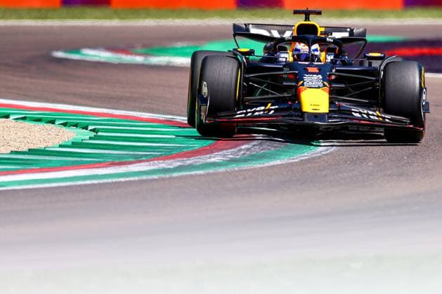 Max Verstappen of the Netherlands and Oracle Red Bull Racing in Aktion, Qualifying, F1 Emilia-Romagna Grand Prix 2024, Autodromo Enzo e Dino Ferrari am 18. May 2024 in Imola, Italy. (Foto von Diogo Cardoso DeFodi Images) Max Verstappen of the Netherlands and Oracle Red Bull Racing in action, Qualifying, F1 Emilia-Romagna Grand Prix 2024, Autodromo Enzo e Dino Ferrari on May 18, 2024 in Imola, Italy. (Photo by Diogo Cardoso DeFodi Images) Defodi-645_f1imo20240518_0885