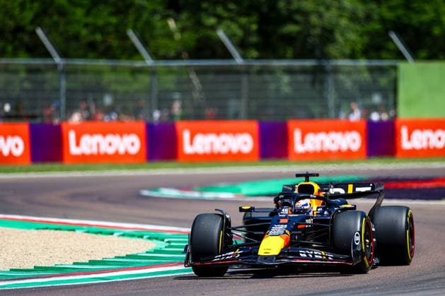 Max Verstappen of the Netherlands and Oracle Red Bull Racing in Aktion, Qualifying, F1 Emilia-Romagna Grand Prix 2024, Autodromo Enzo e Dino Ferrari am 18. May 2024 in Imola, Italy. (Foto von Diogo Cardoso DeFodi Images) Max Verstappen of the Netherlands and Oracle Red Bull Racing in action, Qualifying, F1 Emilia-Romagna Grand Prix 2024, Autodromo Enzo e Dino Ferrari on May 18, 2024 in Imola, Italy. (Photo by Diogo Cardoso DeFodi Images) Defodi-645_f1imo20240518_0922