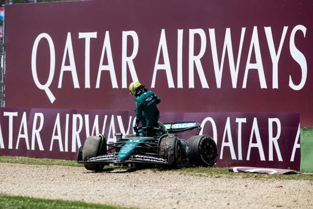 14 ALONSO Fernando (spa), Aston Martin F1 Team AMR24, action crash, accident, during the Formula 1 MSC Cruises Gran Premio del Made in Italy e Dell™Emilia-Romagne 2024, 7th round of the 2024 Formula One World Championship, WM, Weltmeisterschaft from May 17 to 19, 2024 on the Autodromo Enzo e Dino Ferrari, in Imola, Italy - F1 - EMILIA-ROMAGNA GRAND PRIX 2024 DPPI Panoramic  240518_R07_EMR_DP__F_12448