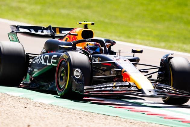 11 PEREZ Sergio (mex), Red Bull Racing RB20, action during the Formula 1 MSC Cruises Gran Premio del Made in Italy e Dell™Emilia-Romagne 2024, 7th round of the 2024 Formula One World Championship, WM, Weltmeisterschaft from May 17 to 19, 2024 on the Autodromo Enzo e Dino Ferrari, in Imola, Italy - F1 - EMILIA-ROMAGNA GRAND PRIX 2024 DPPI Panoramic  240518_R07_EMR_DP__F_12706