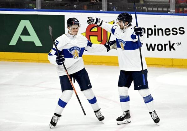 Jesse Puljujärvi (L) and Oliwer Kaski of Finland celebrate Puljujärvi s 0-1 goal during the 2024 IIHF Ice hockey, Eishockey World Championships preliminary round group A match between Finland and Canada in Prague on May 18, 2024. Prague Czechia LKFTJK20240518172914BFIC  Copyright: xEmmixKorhonenx LKFTJK20240518172914BFIC