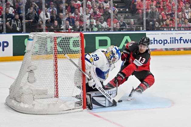PRAGUE, CZECH REPUBLIC - MAY 18: Brandon Tanev of Canada scores against goalkeeper Harri Sateri of Finland during the preliminary round match between Canada and Finland at Prague Arena on May 18, 2024 in Prague, Czech Republic. Prague Prague Arena Czech Republic Copyright: xJustPictures.ch AndreaxBrancax jp-en-EuSpIm-AB_18052024_AAB_3838