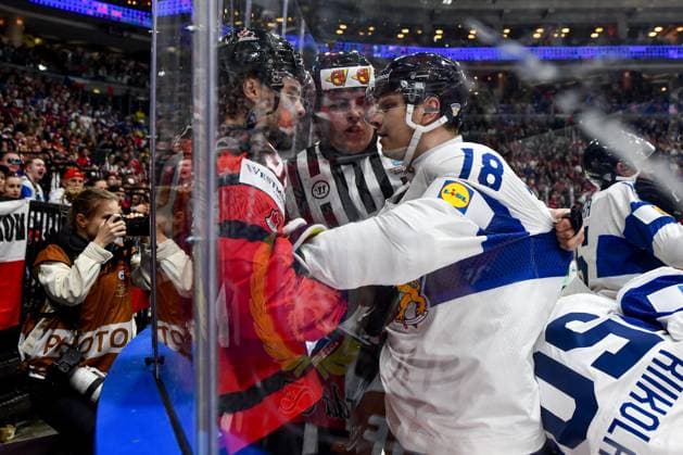 PRAGUE, CZECH REPUBLIC - MAY 18: Brandon Hagel of Canada in a discussion with Vili Saarijarvi of Finland during the preliminary round match between Canada and Finland at Prague Arena on May 18, 2024 in Prague, Czech Republic. Prague Prague Arena Czech Republic Copyright: xJustPictures.ch AndreaxBrancax jp-en-EuSpIm-AB_18052024_DSC_3722