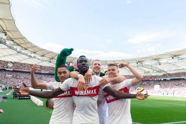 Bilder des Jahres 2024, Sport 05 Mai Sport Themen der Woche KW21 Sport Bilder des Tages Tor zum 4:0 durch Silas Mvumpa Katompa (VfB Stuttgart, 14) jubel mit Enzo Millot (VfB Stuttgart, 08), Waldemar Anton (VfB Stuttgart, 02), Maximilian Mittelstaedt (VfB Stuttgart, 07) VfB Stuttgart vs. Borussia Moenchengladbach, Fussball, Herren, 1. Bundesliga, 34. Spieltag, Saison 23 24, GER, 18.05.2024, DFL DFB REGULATIONS PROHIBIT ANY USE OF PHOTOGRAPHS AS IMAGE SEQUENCES AND OR QUASI-VIDEO, VfB Stuttgart vs. Borussia Moenchengladbach, Fussball, Herren, 1. Bundesliga, 34. Spieltag, Saison 23 24, GER, 18.05.2024 Stuttgart *** Goal for 4 0 by Silas Mvumpa Katompa VfB Stuttgart, 14 cheer with Enzo Millot VfB Stuttgart, 08 , Waldemar Anton VfB Stuttgart, 02 , Maximilian Mittelstaedt VfB Stuttgart, 07 VfB Stuttgart vs Borussia Moenchengladbach, Football, Men, 1 Bundesliga, 34 Matchday, Season 23 24, GER, 18 05 2024, DFL DFB REGULATIONS PROHIBIT ANY USE OF PHOTOGRAPHS AS IMAGE SEQUENCES AND OR QUASI VIDEO, VfB Stuttgart vs Borussia Moenchengladbach, Football, Men, 1 Bundesliga, 34 Matchday, Season 23 24, GER, 18 05 2024 Stuttgart Copyright: xEibner-Pressefoto WolfgangxFrankx EP_WFK