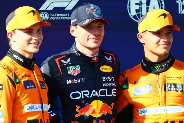Max Verstappen of the Netherlands and Oracle Red Bull Racing, Oscar Piastri of Australia and McLaren and Lando Norris of Great Britain and McLaren gestikuliert, Gestik, Qualifying, F1 Emilia-Romagna Grand Prix 2024, Autodromo Enzo e Dino Ferrari am 18. May 2024 in Imola, Italy. (Foto von Diogo Cardoso DeFodi Images) Max Verstappen of the Netherlands and Oracle Red Bull Racing, Oscar Piastri of Australia and McLaren and Lando Norris of Great Britain and McLaren celebrate after the end of Qualifying, Qualifying, F1 Emilia-Romagna Grand Prix 2024, Autodromo Enzo e Dino Ferrari on May 18, 2024 in Imola, Italy. (Photo by Diogo Cardoso DeFodi Images) Defodi-645_f1imo20240518_4835