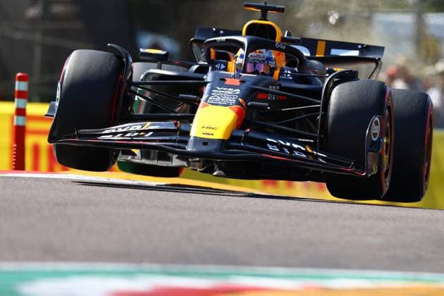 Max Verstappen of the Netherlands and Oracle Red Bull Racing in Aktion, Qualifying, F1 Emilia-Romagna Grand Prix 2024, Autodromo Enzo e Dino Ferrari am 18. May 2024 in Imola, Italy. (Foto von Diogo Cardoso DeFodi Images) Max Verstappen of the Netherlands and Oracle Red Bull Racing in action, Qualifying, F1 Emilia-Romagna Grand Prix 2024, Autodromo Enzo e Dino Ferrari on May 18, 2024 in Imola, Italy. (Photo by Diogo Cardoso DeFodi Images) Defodi-645_f1imo20240518_2198