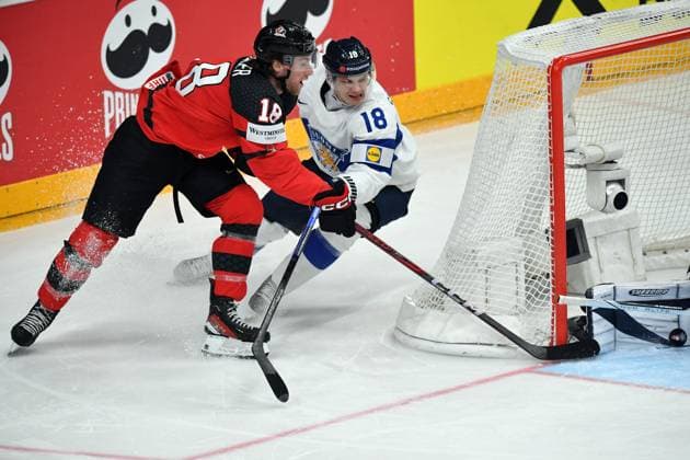 May 18, 2024, Prague, Czech Republic: VILLI SAARIJARVI od Finland (R) and DAWSPON MERCER of Canada (L) in action during the 2024 IIHF Ice hockey, Eishockey World Championship, WM, Weltmeisterschaft match between Canada v Finland at the O2 arena in Prague, Czech Republic, May 18, 2024. Prague Czech Republic - ZUMAr156 20240518_aap_r156_022 Copyright: xSlavekxRutax