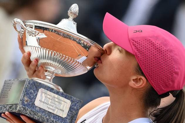 Iga Swiatek of Poland celebrates with the prize the victory of the match against Belarus Aryna Sabalenka at the Internazionali BNL d Italia 2024 tennis WTA, Tennis Damen final at Foro Italico in Rome, Italy on May 18th, 2024. antoniettaxbaldassarre