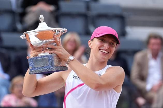 Iga Swiatek (POL) poses with the trophy during the award ceremony, Tennis WTA, Tennis Damen Internazionali BNL d Italia - Final, Iga Swiatek (POL) against Aryna Sabalenka (BLR), Foro Italico, May 18, 2024, Rome, Italy.
