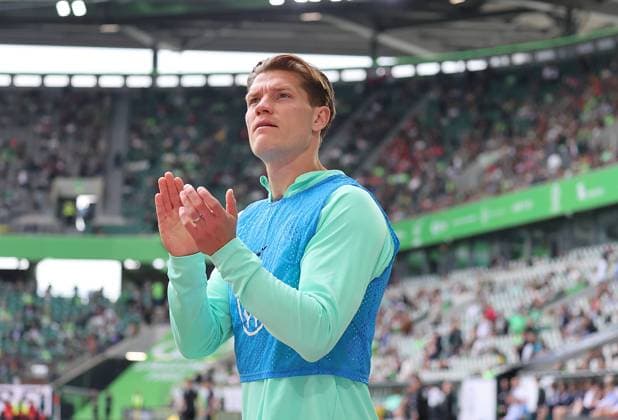 Kevin Behrens (VfL Wolfsburg) Fussball, Herren, Saison 2023 2024 1.Liga, VfL Wolfsburg gegen 1. FSV Mainz 05, Volkswagen Arena, 34. Spieltag, 1-3, damit bleibt Mainz in der 1.Liga DFL REGULATIONS PROHIBIT ANY USE OF PHOTOGRAPHS AS IMAGE SEQUENCES AND OR QUASI-VIDEO.
