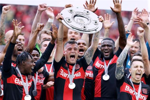 XHAKA Granit Team Bayer 04 Leverkusen bei der Siegerehrung mit der Meisterschale DFL Bundesliga Saison 2023 - 2024 Meisterfeier Bundesliga Spiel Bayer 04 Leverkusen - FC Augsburg am 18.05. 2024 in Leverkusen DFL REGULATIONS PROHIBIT ANY USE OF PHOTOGRAPHS as IMAGE SEQUENCES and or QUASI-VIDEO *** XHAKA Granit Team Bayer 04 Leverkusen at the award ceremony with the championship trophy DFL Bundesliga season 2023 2024 Championship celebration Bundesliga match Bayer 04 Leverkusen FC Augsburg on 18 05 2024 in Leverkusen DFL REGULATIONS PROHIBIT ANY USE OF PHOTOGRAPHS as IMAGE SEQUENCES and or QUASI VIDEO Copyright: xLacixPerenyix