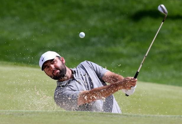Scottie Scheffler chips onto the seven green during the third round of the 2024 PGA, Golf Herren Championship at Valhalla Golf Course on Saturday, May 18, 2024 in Louisville, Kentucky.  KYP20240518086 JOHNxSOMMERSxII