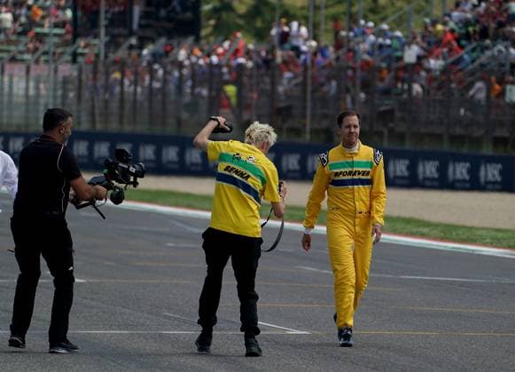 Formel 1 Grand Prix Emilia Romagna 2024 19.05.2024, Autodromo Enzo e Dino Ferrari, Imola, Formel 1 Grand Prix Emilia Romagna 2024 ,im Bild Sebastian Vettel fährt in Ayrton SennaÂ s letzem Siegerauto um den Kurs von Imola.