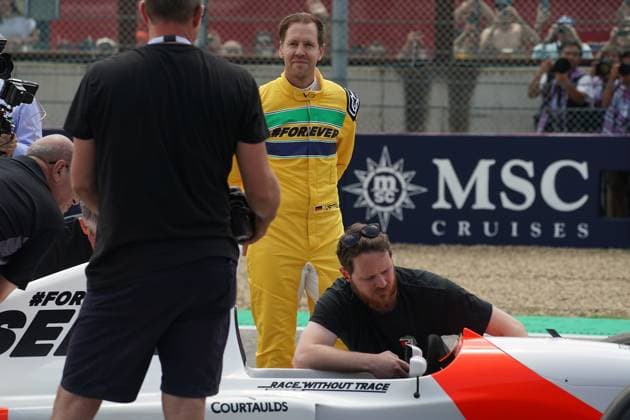 Formel 1 Grand Prix Emilia Romagna 2024 19.05.2024, Autodromo Enzo e Dino Ferrari, Imola, Formel 1 Grand Prix Emilia Romagna 2024 ,im Bild Sebastian Vettel fährt in Ayrton SennaÂ s letzem Siegerauto um den Kurs von Imola.