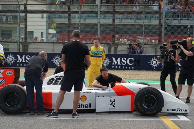 Formel 1 Grand Prix Emilia Romagna 2024 19.05.2024, Autodromo Enzo e Dino Ferrari, Imola, Formel 1 Grand Prix Emilia Romagna 2024 ,im Bild Sebastian Vettel fährt in Ayrton SennaÂ s letzem Siegerauto um den Kurs von Imola.