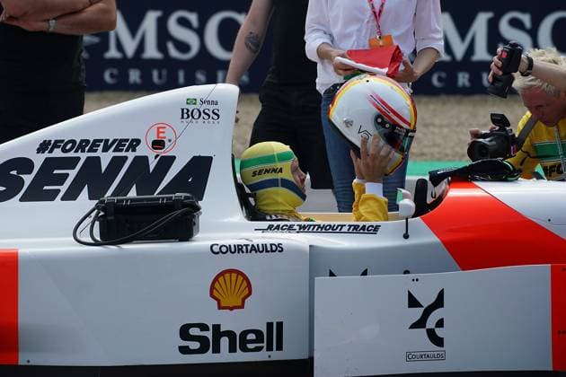 Formel 1 Grand Prix Emilia Romagna 2024 19.05.2024, Autodromo Enzo e Dino Ferrari, Imola, Formel 1 Grand Prix Emilia Romagna 2024 ,im Bild Sebastian Vettel fährt in Ayrton SennaÂ s letzem Siegerauto um den Kurs von Imola.