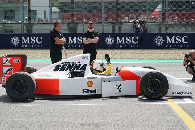 Formel 1 Grand Prix Emilia Romagna 2024 19.05.2024, Autodromo Enzo e Dino Ferrari, Imola, Formel 1 Grand Prix Emilia Romagna 2024 ,im Bild Sebastian Vettel fährt in Ayrton SennaÂ s letzem Siegerauto um den Kurs von Imola.