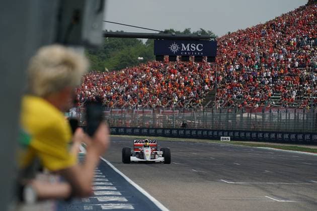 Formel 1 Grand Prix Emilia Romagna 2024 19.05.2024, Autodromo Enzo e Dino Ferrari, Imola, Formel 1 Grand Prix Emilia Romagna 2024 ,im Bild Sebastian Vettel fährt in Ayrton SennaÂ s letzem Siegerauto um den Kurs von Imola.