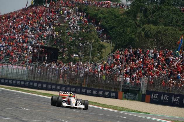 Formel 1 Grand Prix Emilia Romagna 2024 19.05.2024, Autodromo Enzo e Dino Ferrari, Imola, Formel 1 Grand Prix Emilia Romagna 2024 ,im Bild Sebastian Vettel fährt in Ayrton SennaÂ s letzem Siegerauto um den Kurs von Imola.