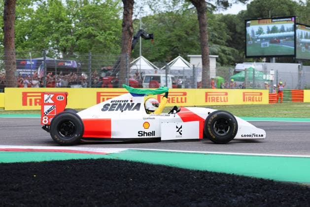 Sebastian Vettel in Ayrton Sennas MP 4 8, ITA, Formel 1 Weltmeisterschaft, Grand Prix Emilia-Romagna Imola, Autodromo Enzo e Dino Ferrari, Media Day, 19.05.2024 ITA, Formel 1 Weltmeisterschaft, Grand Prix Emilia-Romagna Imola, Autodromo Enzo e Dino Ferrari, Media Day, 19.05.2024 Imola Copyright: xEibner-Pressefoto AnnikaxGrafx EP_AGF