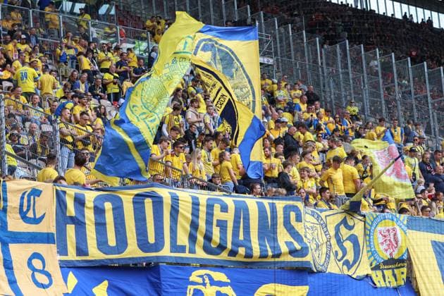19.05.2024, xusrbx, Fussball 2.Bundesliga, 1.FC Kaiserslautern - Eintracht Braunschweig emspor, v.l. die Fans vom Eintracht Braunschweig, (DFL DFB REGULATIONS PROHIBIT ANY USE OF PHOTOGRAPHS as IMAGE SEQUENCES and or QUASI-VIDEO) Kaiserslautern