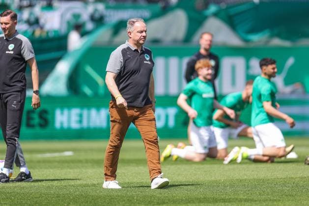 19.05.2024, Fussball, Saison 2023 2024, 2. Bundesliga, 34. Spieltag, Greuther Fürth - FC Schalke 04, Alexander Zorniger (SpVgg Greuther Fürth) Fürth Stadion am Ronhof Bayern Deutschland xRHR-FOTO TRx