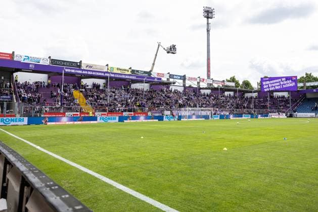 VfL Osnabrück vs. Hertha BSC; Osnabrück, 19.05.2024 Fans vom VfL Osnabrück 2. Fußball Bundesliga 34. Spieltag: VfL Osnabrück vs. Hertha BSC, Stadion Bremer Brücke am 19.05.2024. DFB DFL REGULATIONS PROHIBIT ANY USE OF PHOTOGRAPHS AS IMAGE SEQUENCES AND OR QUASI-VIDEO.