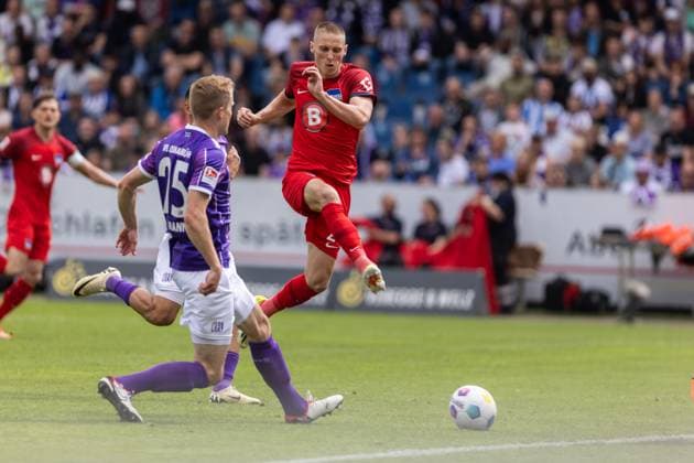 VfL Osnabrück vs. Hertha BSC; Osnabrück, 19.05.2024 Palko Dardai (Hertha BSC Berlin, 27) erzielt das 0:1 2. Fußball Bundesliga 34. Spieltag: VfL Osnabrück vs. Hertha BSC, Stadion Bremer Brücke am 19.05.2024. DFB DFL REGULATIONS PROHIBIT ANY USE OF PHOTOGRAPHS AS IMAGE SEQUENCES AND OR QUASI-VIDEO.