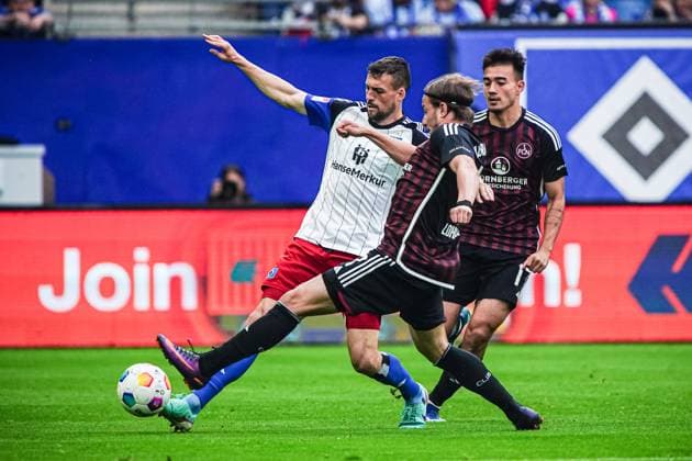 Miro Muheim (Hamburger SV, 28), Felix Lohkemper (1. FC Nuernberg, 07) GER, Hamburger SV vs. 1. FC Nuernberg, Fussball, 2. Bundesliga, Spieltag 34, Saison 2023 2024, 19.05.2024 DFL REGULATIONS PROHIBIT ANY USE OF PHOTOGRAPHS AS IMAGE SEQUENCES AND OR QUASI-VIDEO GER, Hamburger SV vs. 1. FC Nuernberg, Fussball, 2. Bundesliga, Spieltag 34, Saison 2023 2024, 19.05.2024 Hamburg
