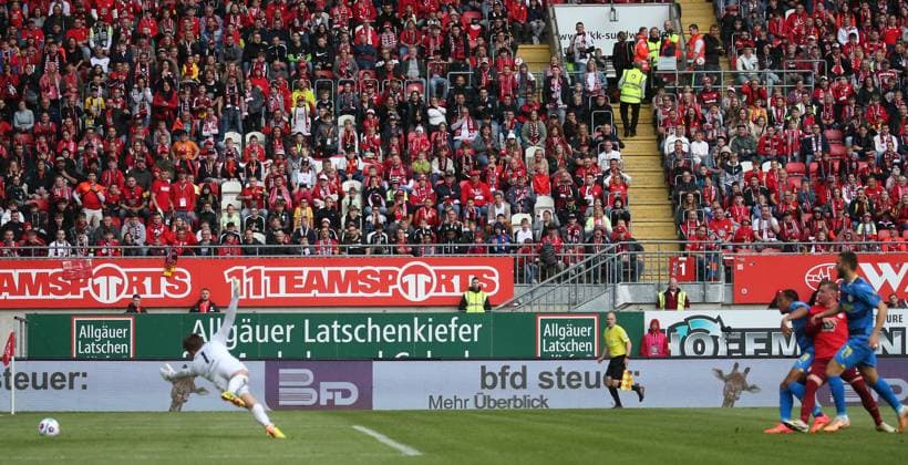19.05.2024, Fußball, 2. Bundesliga, FC Kaiserslautern - Eintracht Braunschweig, 34. Spieltag, Saison 2023 24, Fritz Walter Stadion, Kaiserslautern, Deutschland, zmdz, ** DFB & DFL regulations prohibit any use of photographs as image sequences and or quasi-video. ** FC Kaiserslautern - Eintracht Braunschweig