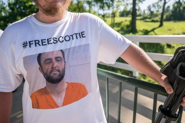 240519 A spectator with a Free Scottie Scheffler t-shirt during the final round of the 2024 PGA, Golf Herren Championship Golf Tournament on May 19, 2024 in Louisville. Photo: Petter Arvidson BILDBYRAN kod PA PA0811 golf pga championship bbeng free Scottie Scheffler publik Copyright: PETTERxARVIDSON BB240519PA023