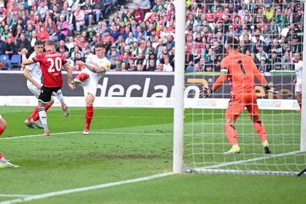 19.05.2024, Fussball, 2. Bundesliga, 34. Spieltag Saison 2023 2024, Hannover 96 - Holstein Kiel, Nicolai Remberg (Holstein Kiel) mit einer Torchance. xRHR-FOTO TKx