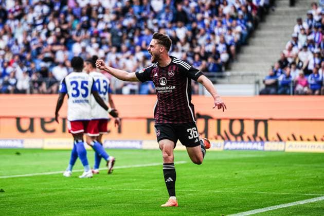 Torjubel Jubel Lukas Schleimer (1. FC Nuernberg, 36) nach Tor zum 1:1 GER, Hamburger SV vs. 1. FC Nuernberg, Fussball, 2. Bundesliga, Spieltag 34, Saison 2023 2024, 19.05.2024 DFL REGULATIONS PROHIBIT ANY USE OF PHOTOGRAPHS AS IMAGE SEQUENCES AND OR QUASI-VIDEO GER, Hamburger SV vs. 1. FC Nuernberg, Fussball, 2. Bundesliga, Spieltag 34, Saison 2023 2024, 19.05.2024 Hamburg