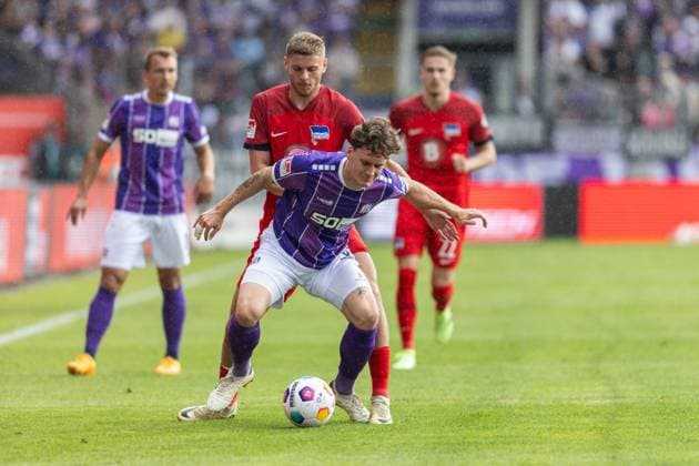 VfL Osnabrück vs. Hertha BSC; Osnabrück, 19.05.2024 Florian Kleinhansl (VfL Osnabrück, 3) im Zweikampf mit Marton Dardai (Hertha BSC Berlin, 31) 2. Fußball Bundesliga 34. Spieltag: VfL Osnabrück vs. Hertha BSC, Stadion Bremer Brücke am 19.05.2024. DFB DFL REGULATIONS PROHIBIT ANY USE OF PHOTOGRAPHS AS IMAGE SEQUENCES AND OR QUASI-VIDEO.