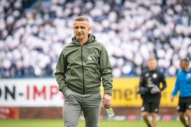 Rostock, Deutschland 19. Mai 2024: 2. BL - 2023 2024 - FC Hansa Rostock vs. SC Paderborn Im Bild: Trainer Mersad Selimbegovic (Hansa Rostock) DFL regulations prohibit any use of photographs as image sequences and or quasi-video. Copyright: xFotostandx xVoelkerx