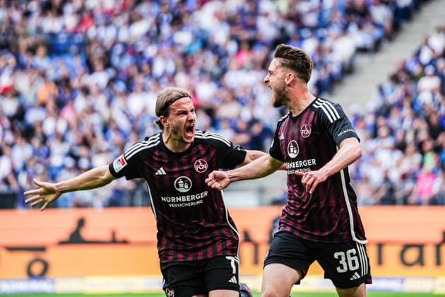 Torjubel Jubel 1. FC Nuernberg nach Tor zum 1:1 Lukas Schleimer (1. FC Nuernberg, 36) GER, Hamburger SV vs. 1. FC Nuernberg, Fussball, 2. Bundesliga, Spieltag 34, Saison 2023 2024, 19.05.2024 DFL REGULATIONS PROHIBIT ANY USE OF PHOTOGRAPHS AS IMAGE SEQUENCES AND OR QUASI-VIDEO GER, Hamburger SV vs. 1. FC Nuernberg, Fussball, 2. Bundesliga, Spieltag 34, Saison 2023 2024, 19.05.2024 Hamburg