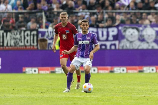 VfL Osnabrück vs. Hertha BSC; Osnabrück, 19.05.2024 Bashkim Ajdini (VfL Osnabrück, 5) und Marton Dardai (Hertha BSC Berlin, 31) 2. Fußball Bundesliga 34. Spieltag: VfL Osnabrück vs. Hertha BSC, Stadion Bremer Brücke am 19.05.2024. DFB DFL REGULATIONS PROHIBIT ANY USE OF PHOTOGRAPHS AS IMAGE SEQUENCES AND OR QUASI-VIDEO.