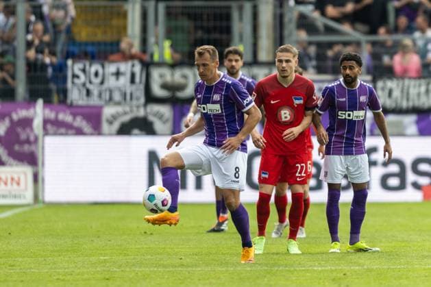 VfL Osnabrück vs. Hertha BSC; Osnabrück, 19.05.2024 Robert Tesche (VfL Osnabrück, 8) 2. Fußball Bundesliga 34. Spieltag: VfL Osnabrück vs. Hertha BSC, Stadion Bremer Brücke am 19.05.2024. DFB DFL REGULATIONS PROHIBIT ANY USE OF PHOTOGRAPHS AS IMAGE SEQUENCES AND OR QUASI-VIDEO.