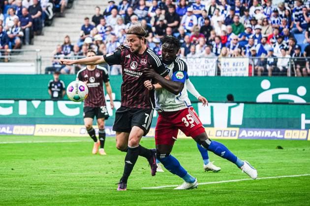 Felix Lohkemper (1. FC Nuernberg, 07), Stephan Ambrosius (Hamburger SV, 35) GER, Hamburger SV vs. 1. FC Nuernberg, Fussball, 2. Bundesliga, Spieltag 34, Saison 2023 2024, 19.05.2024 DFL REGULATIONS PROHIBIT ANY USE OF PHOTOGRAPHS AS IMAGE SEQUENCES AND OR QUASI-VIDEO GER, Hamburger SV vs. 1. FC Nuernberg, Fussball, 2. Bundesliga, Spieltag 34, Saison 2023 2024, 19.05.2024 Hamburg