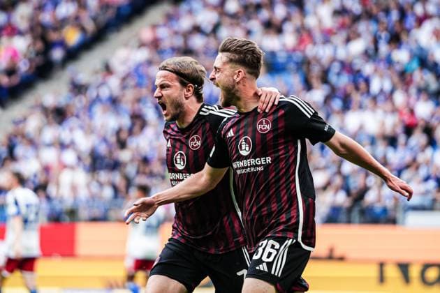 Torjubel Jubel 1. FC Nuernberg nach Tor zum 1:1 Lukas Schleimer (1. FC Nuernberg, 36) GER, Hamburger SV vs. 1. FC Nuernberg, Fussball, 2. Bundesliga, Spieltag 34, Saison 2023 2024, 19.05.2024 DFL REGULATIONS PROHIBIT ANY USE OF PHOTOGRAPHS AS IMAGE SEQUENCES AND OR QUASI-VIDEO GER, Hamburger SV vs. 1. FC Nuernberg, Fussball, 2. Bundesliga, Spieltag 34, Saison 2023 2024, 19.05.2024 Hamburg