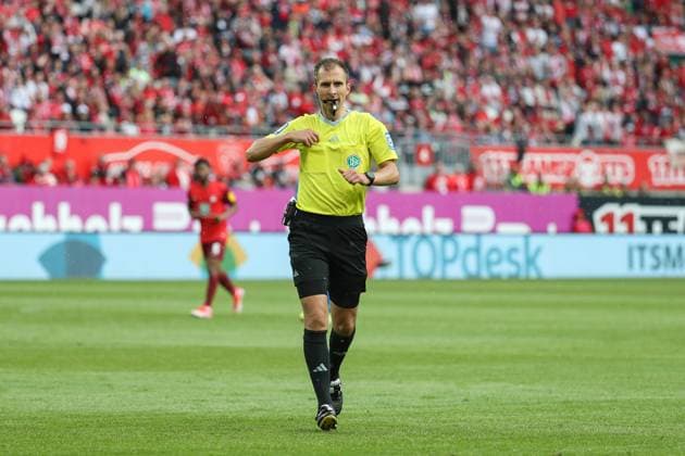19.05.2024, xusrbx, Fussball 2.Bundesliga, 1.FC Kaiserslautern - Eintracht Braunschweig emspor, v.l. Florian Heft (Schiedsrichter), (DFL DFB REGULATIONS PROHIBIT ANY USE OF PHOTOGRAPHS as IMAGE SEQUENCES and or QUASI-VIDEO) Kaiserslautern