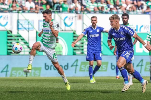 19.05.2024, Fussball, Saison 2023 2024, 2. Bundesliga, 34. Spieltag, Greuther Fürth - FC Schalke 04, v. l. Marco Meyerhöfer (SpVgg Greuther Fürth), Keke Topp (FC Schalke 04) Fürth Stadion am Ronhof Bayern Deutschland xRHR-FOTO TRx