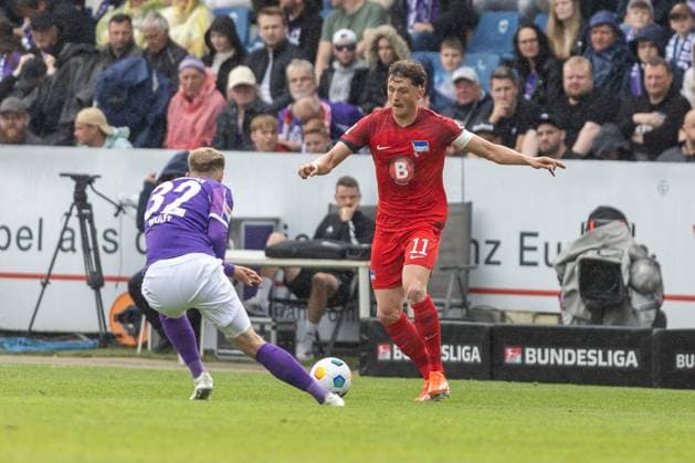 VfL Osnabrück vs. Hertha BSC; Osnabrück, 19.05.2024 Fabian Reese (Hertha BSC Berlin, 11) und Jannes Wulff (VfL Osnabrück, 32) 2. Fußball Bundesliga 34. Spieltag: VfL Osnabrück vs. Hertha BSC, Stadion Bremer Brücke am 19.05.2024. DFB DFL REGULATIONS PROHIBIT ANY USE OF PHOTOGRAPHS AS IMAGE SEQUENCES AND OR QUASI-VIDEO.