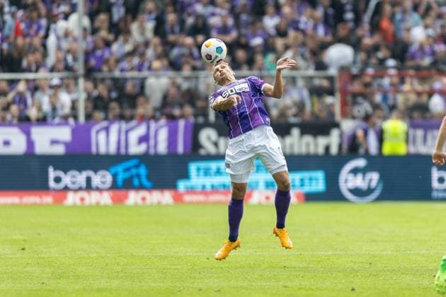 VfL Osnabrück vs. Hertha BSC; Osnabrück, 19.05.2024 Robert Tesche (VfL Osnabrück, 8) 2. Fußball Bundesliga 34. Spieltag: VfL Osnabrück vs. Hertha BSC, Stadion Bremer Brücke am 19.05.2024. DFB DFL REGULATIONS PROHIBIT ANY USE OF PHOTOGRAPHS AS IMAGE SEQUENCES AND OR QUASI-VIDEO.