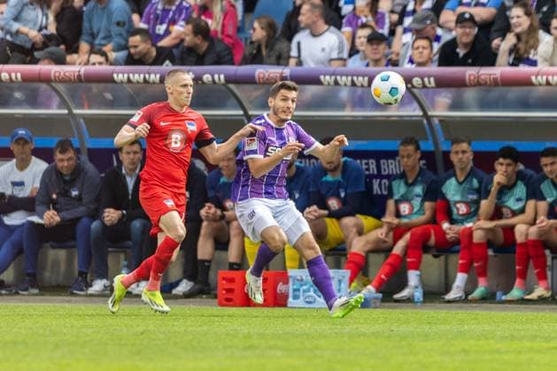 VfL Osnabrück vs. Hertha BSC; Osnabrück, 19.05.2024 Palko Dardai (Hertha BSC Berlin, 27) im Zweikampf mit Bashkim Ajdini (VfL Osnabrück, 5) 2. Fußball Bundesliga 34. Spieltag: VfL Osnabrück vs. Hertha BSC, Stadion Bremer Brücke am 19.05.2024. DFB DFL REGULATIONS PROHIBIT ANY USE OF PHOTOGRAPHS AS IMAGE SEQUENCES AND OR QUASI-VIDEO.